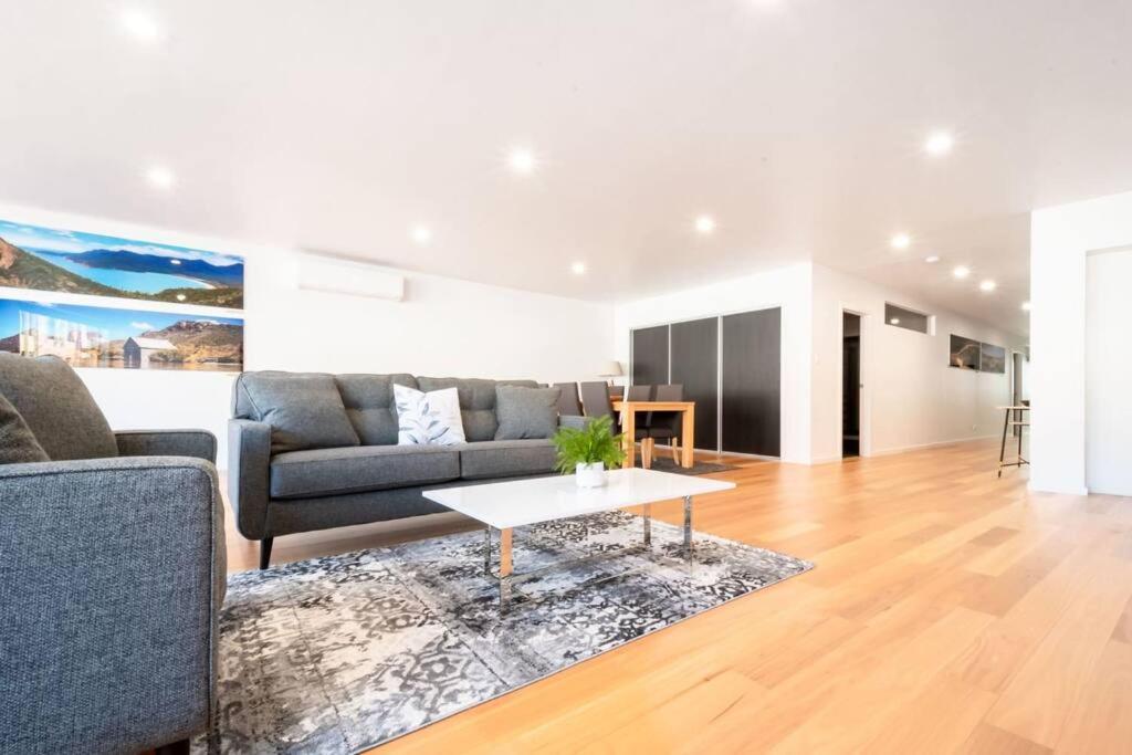 לונסטון Central Modern 2 Bedroom With Wifi מראה חיצוני תמונה